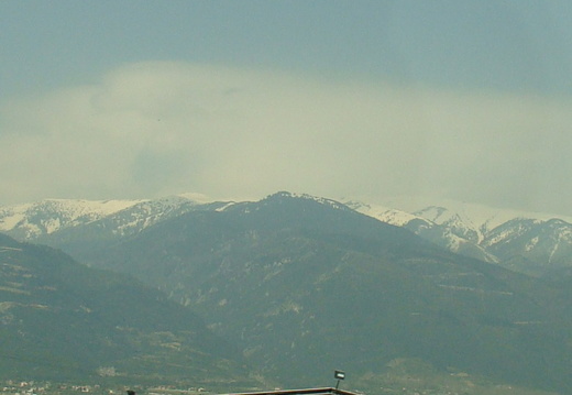 Le mont Olympe en pertie caché derrière les nuages